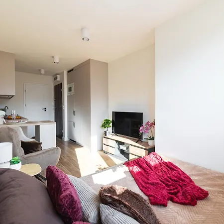 Grzybowska 30 - Red - Better * ワルシャワ