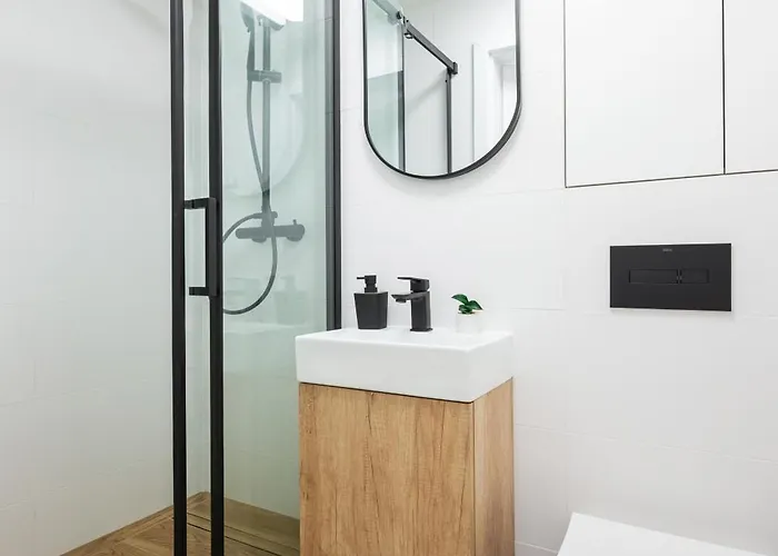 Grzybowska 30 - Red - Better * Warsaw