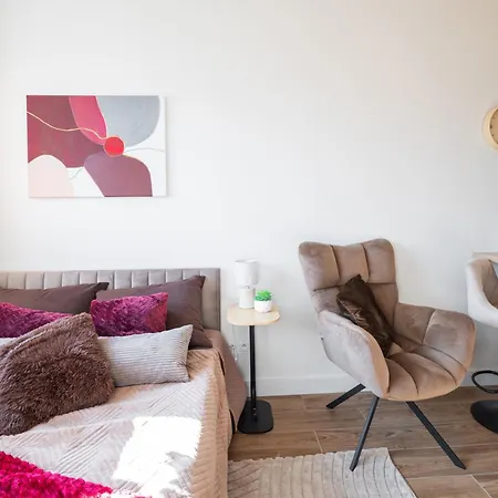 Daire Grzybowska 30 - Red - Better