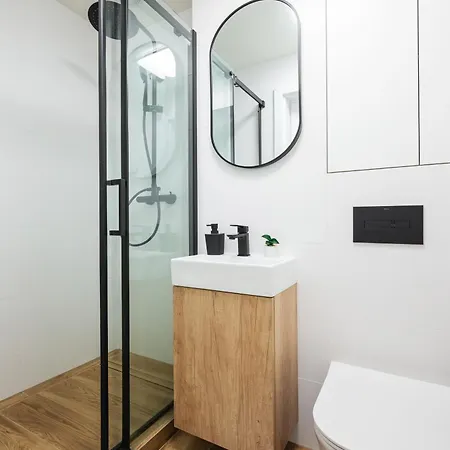 Grzybowska 30 - Red - Better * Warschau